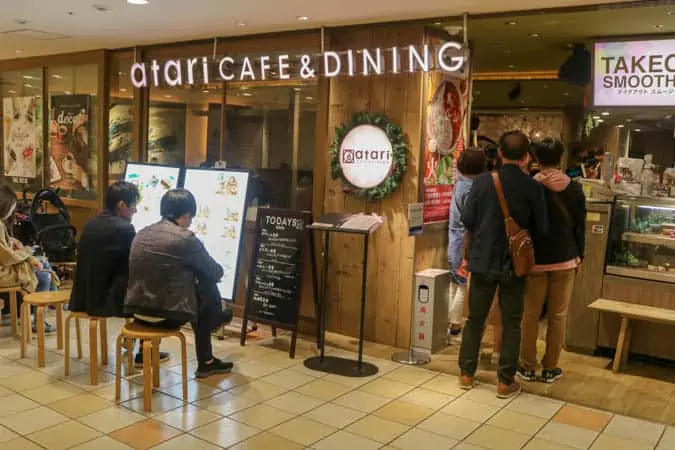 池袋ランチ「atari CAFE＆DINING」のおしゃれカフェ外観