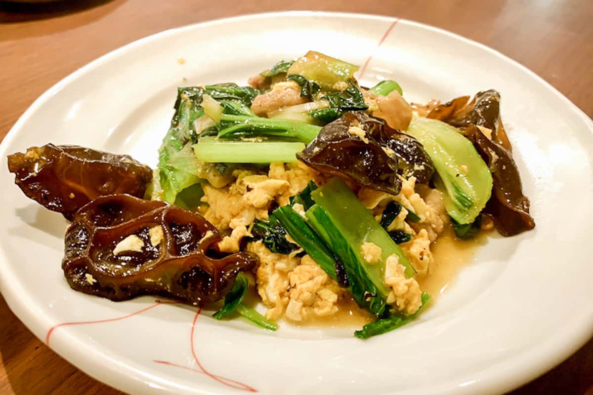 Chinese Bar GONI 52「青菜と木耳の卵炒め」