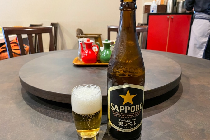 西荻窪「萬福飯店」のサッポロ生ビール黒ラベル
