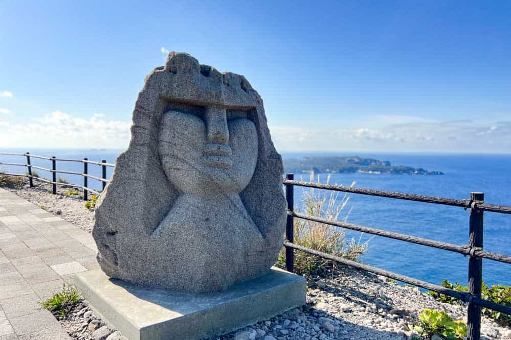 石山展望台のモヤイ像