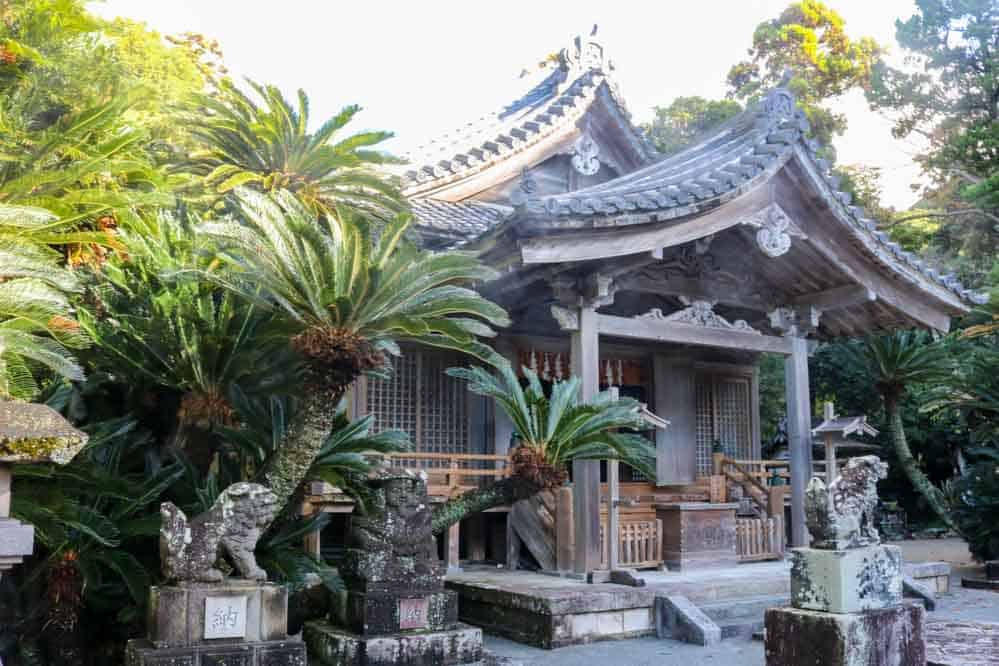 十三社神社の拝殿