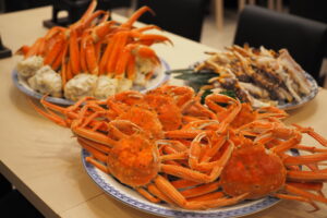 【話題】本ズワイガニ食べ放題がこの値段？！　「海鮮・鮨食べ放題 かに村」を実食ルポ